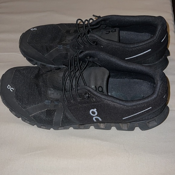 COPY - On Cloud all black sneakers. Excellent condition! - Picture 4 of 4